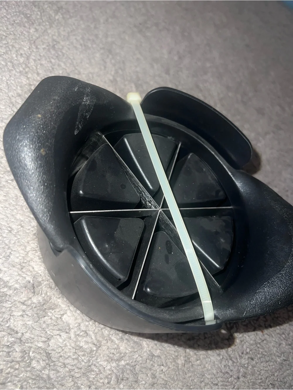 black The Pampered Chef Veggie Wedger fruit and vegetable cutter